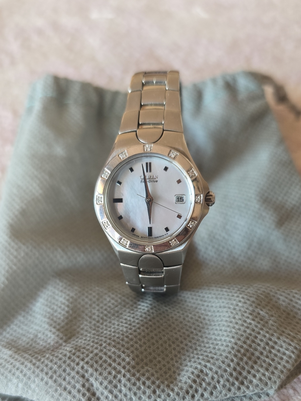 Silver-tone Citizen Eco-Drive Vintage Watch. Small Wrist , Petite Size.